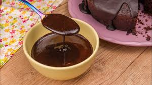 Como Fazer Cobertura de Chocolate Brilhante para Bolo